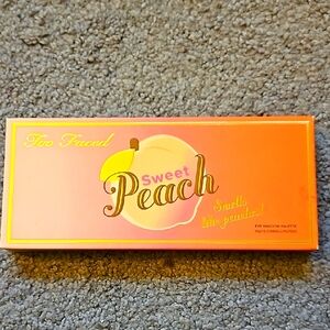 Too Faced - Sweet Peach eyeshadow palette
